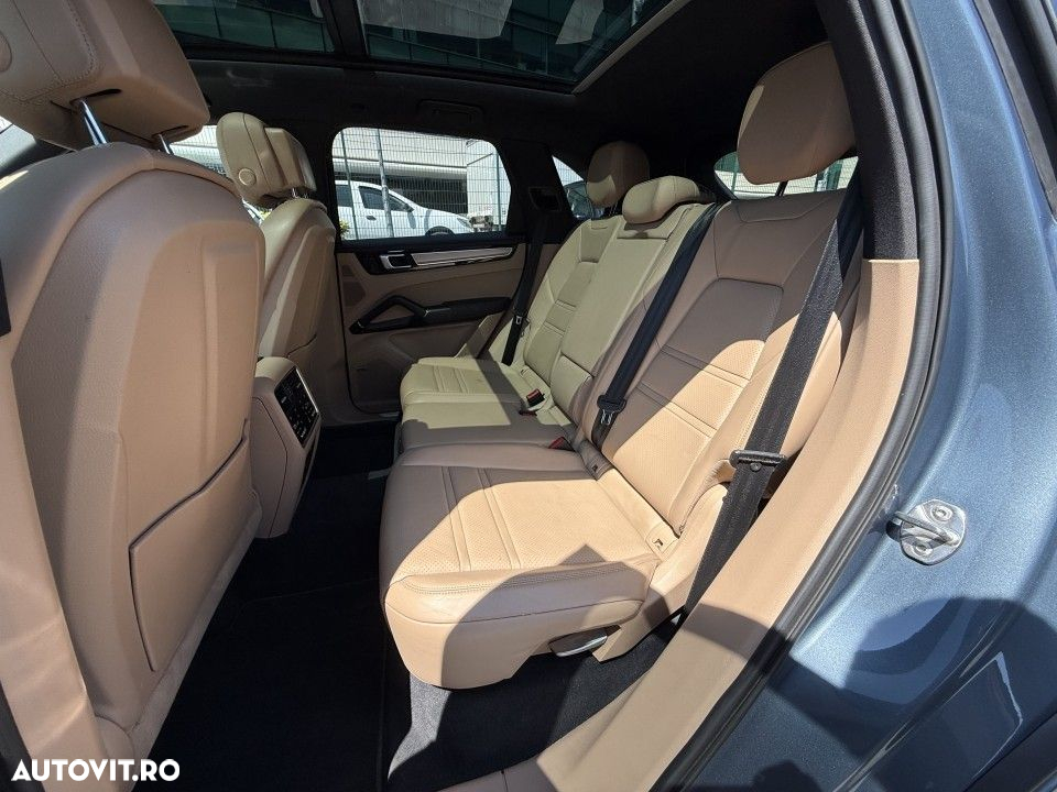 Porsche Cayenne - 13