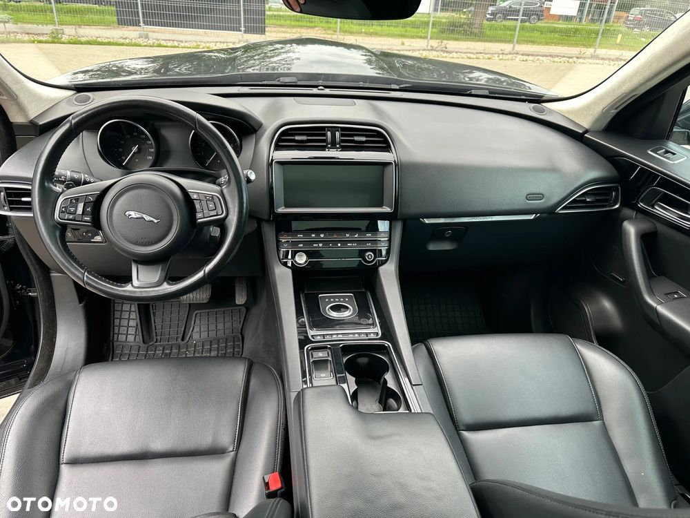 Jaguar F-Pace - 12