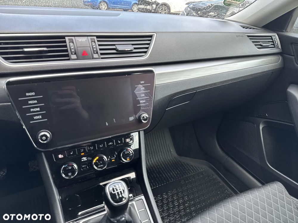 Skoda Superb 2.0 TDI Style - 10