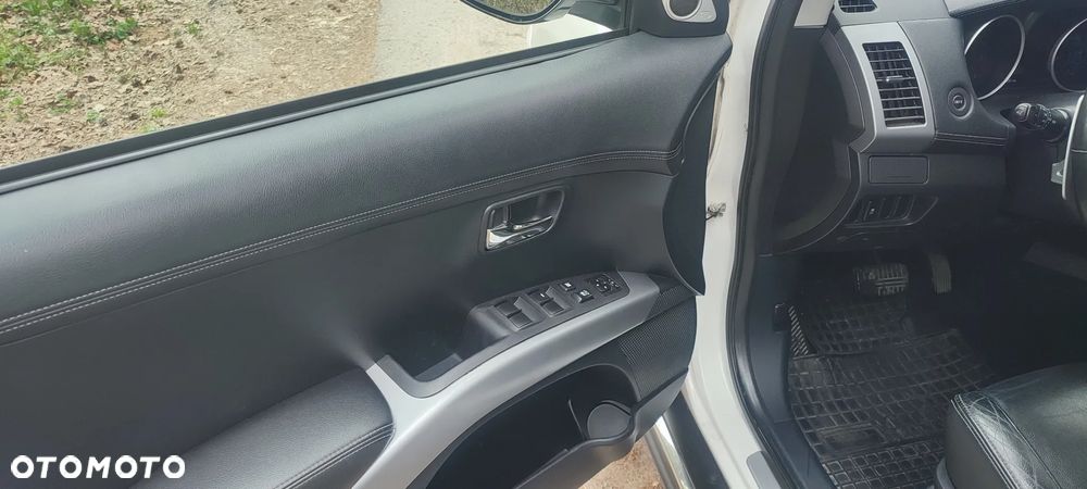 Mitsubishi Outlander 2.2 DI-D 4WD TC-SST Invite - 9