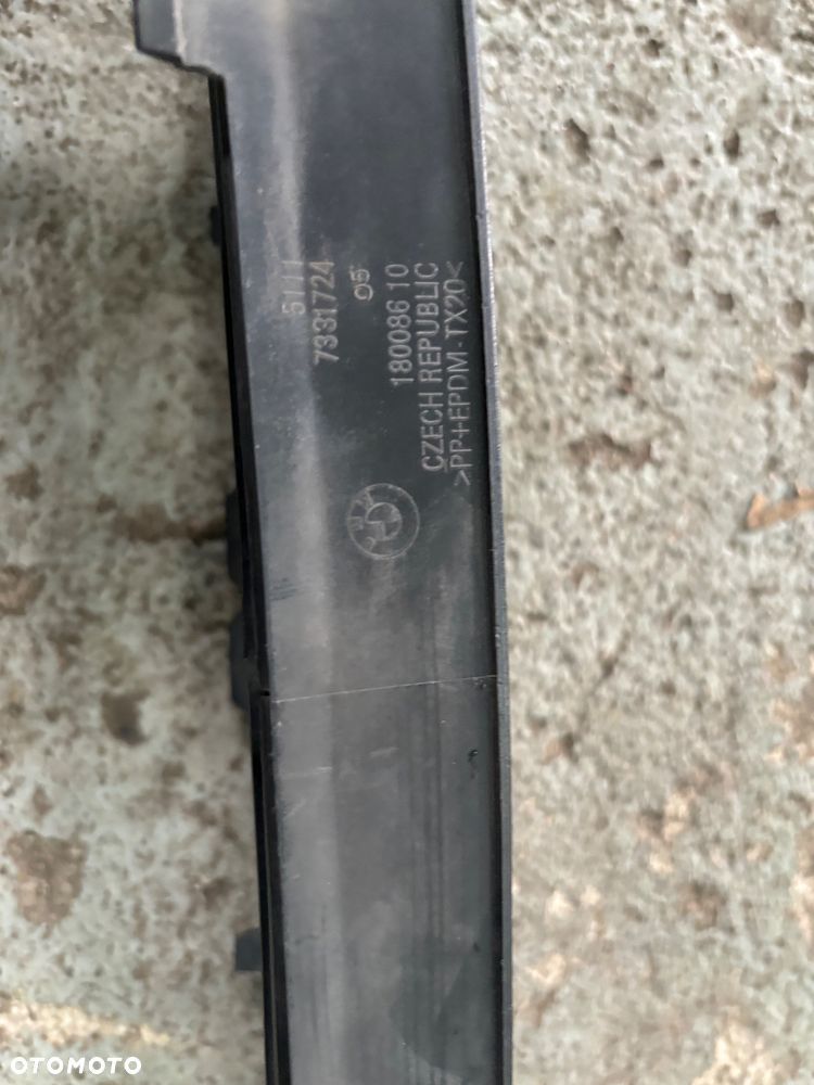 BMW F10 KRATKA SRODKOWA ZDERZAKA 7331724 - 9
