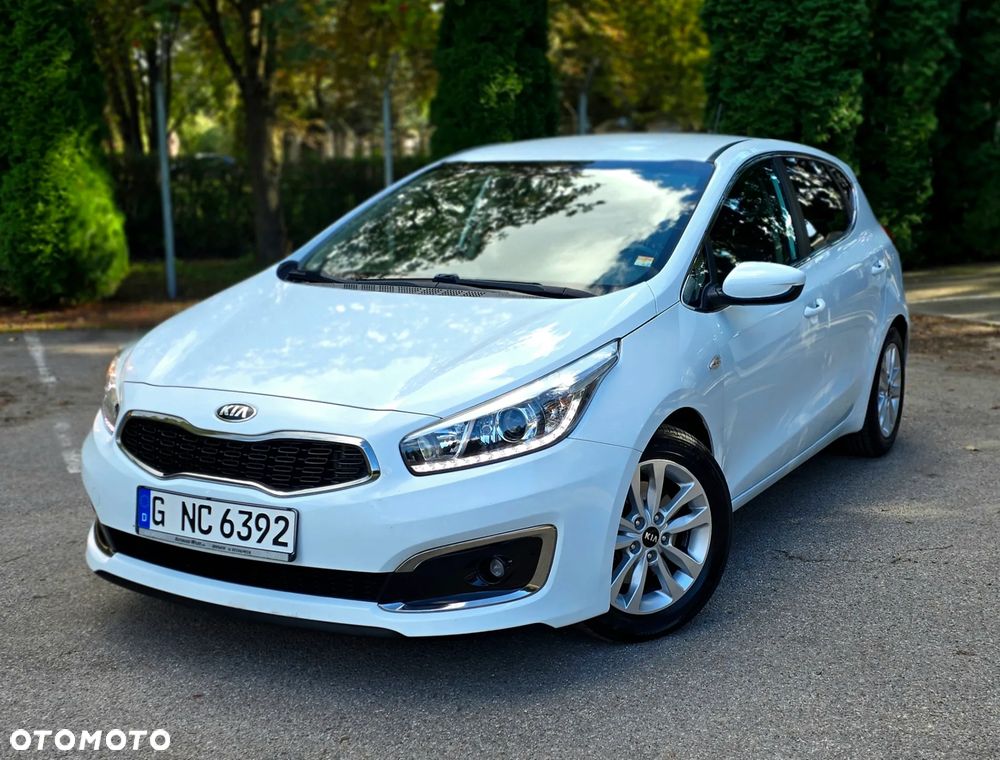Kia Ceed 1.6 CRDi 136 ISG Dream Team Edition - 1
