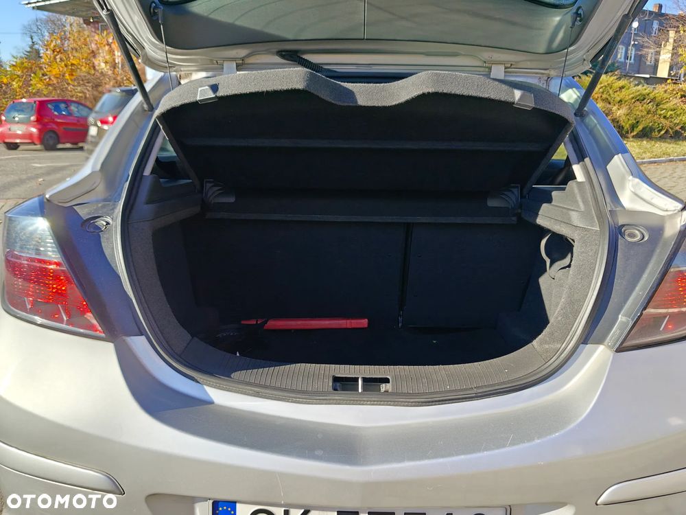 Opel Astra III GTC 1.8 Cosmo - 16