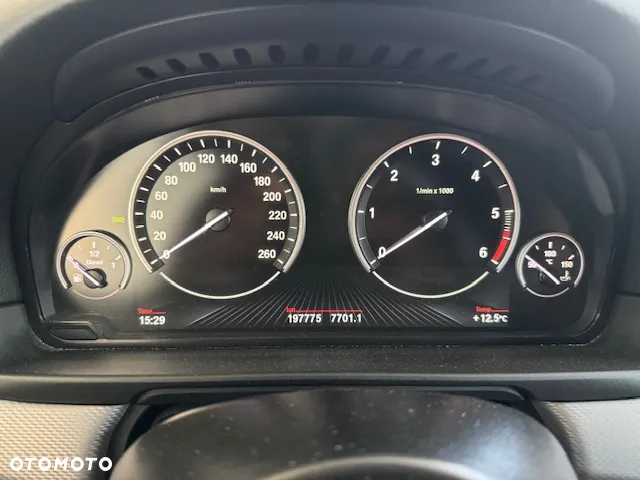 BMW Seria 5 530d xDrive - 14