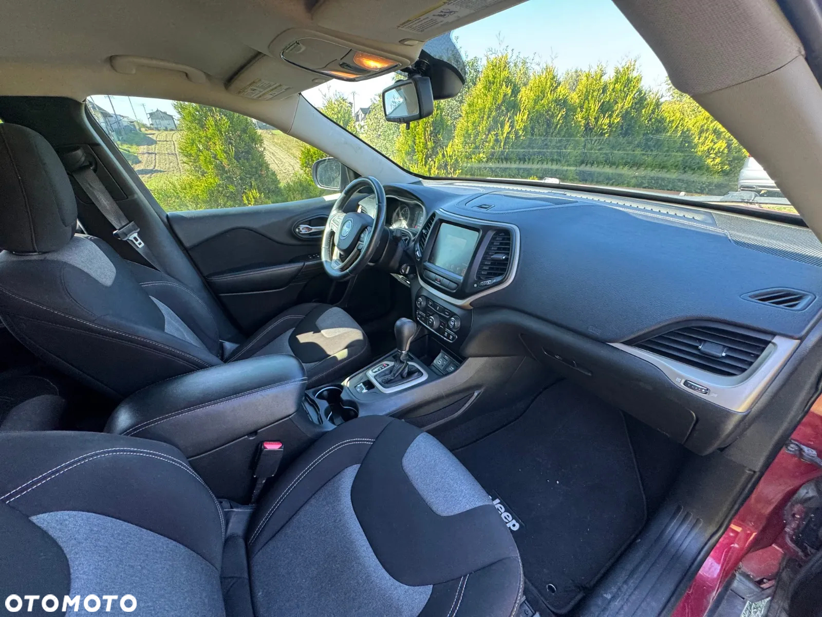 Jeep Cherokee - 19