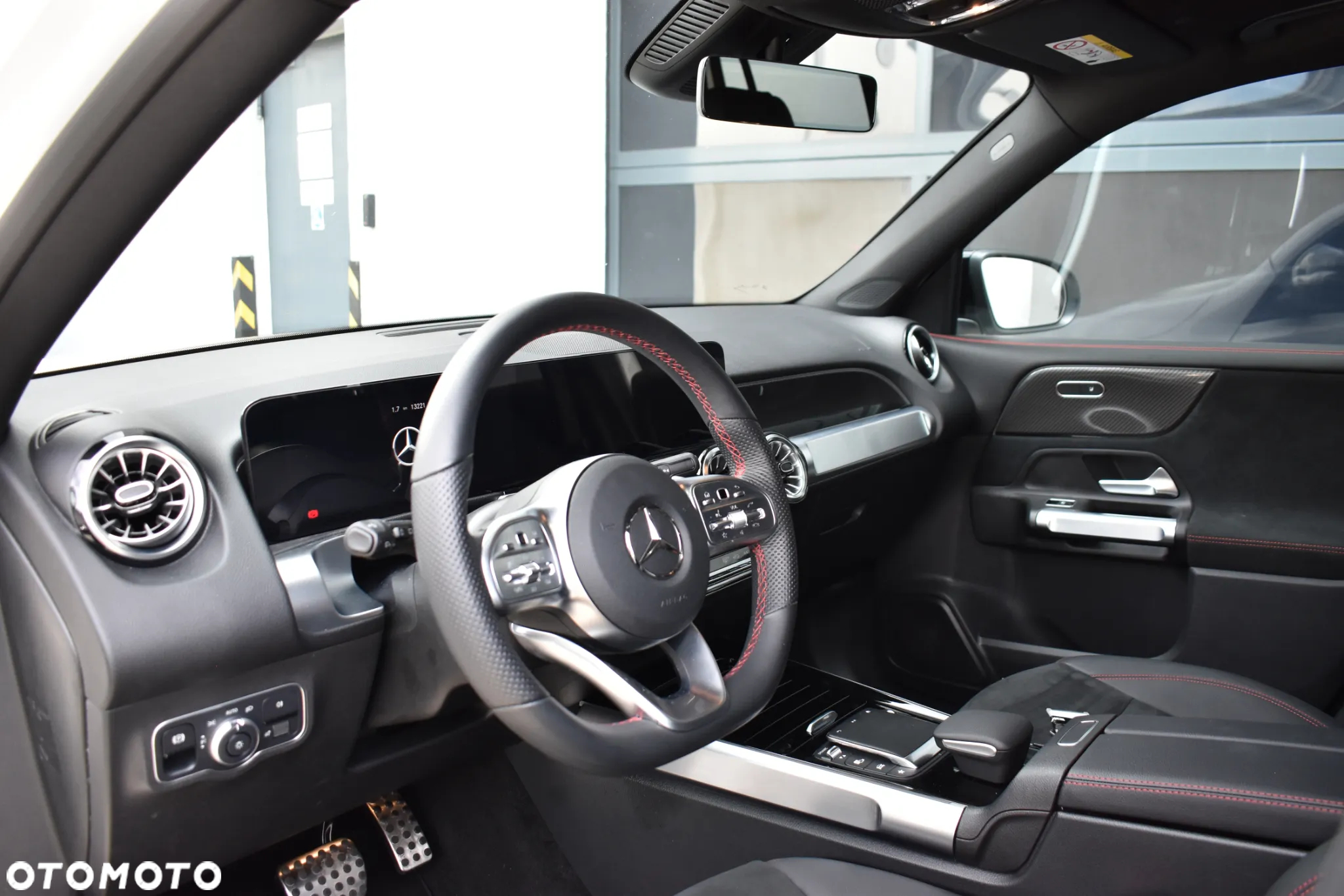 Mercedes-Benz GLB 200 4-Matic AMG Line 8G-DCT - 12