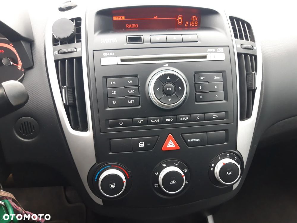 Kia Ceed 1.4 CVVT Attract - 12