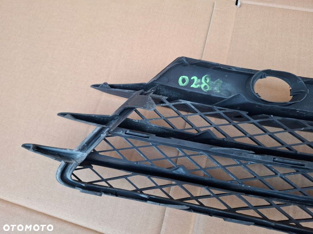 KRATKA ZDERZAKA AUDI R8 420 ORYGINAŁ - 6