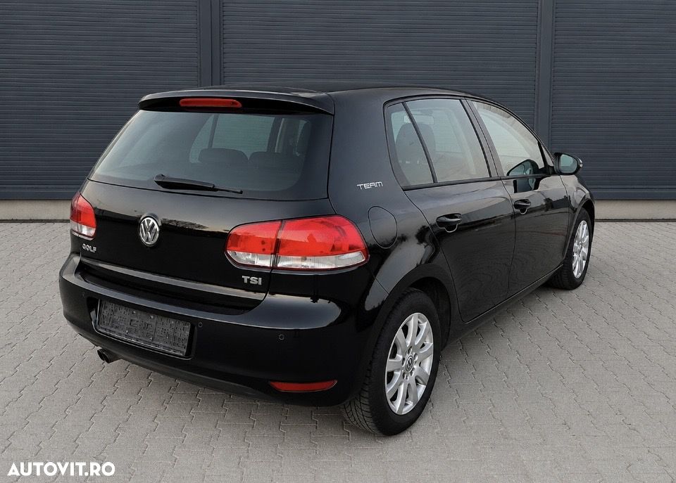 Volkswagen Golf - 6
