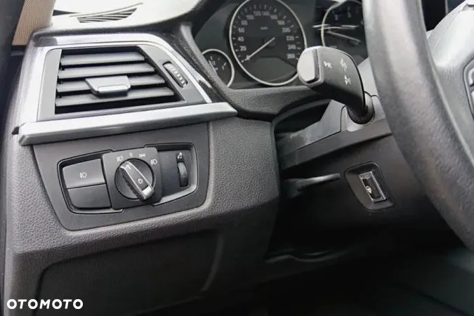 BMW Seria 3 320d Luxury Line - 11