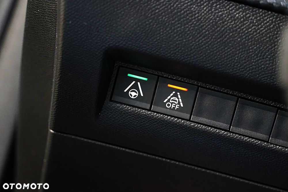 Peugeot 2008 PureTech 130 EAT8 GT - 29