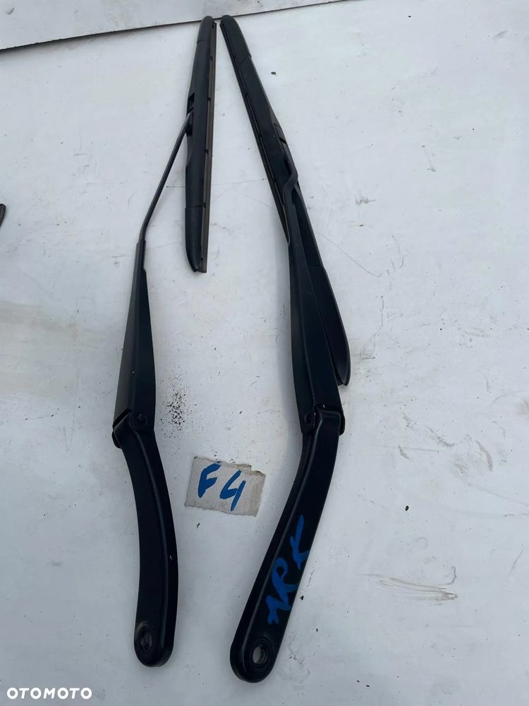 RENAULT ARKANA RAMIONA WYCIERACZEK PRZÓD 2 SZT EU KOMPLET