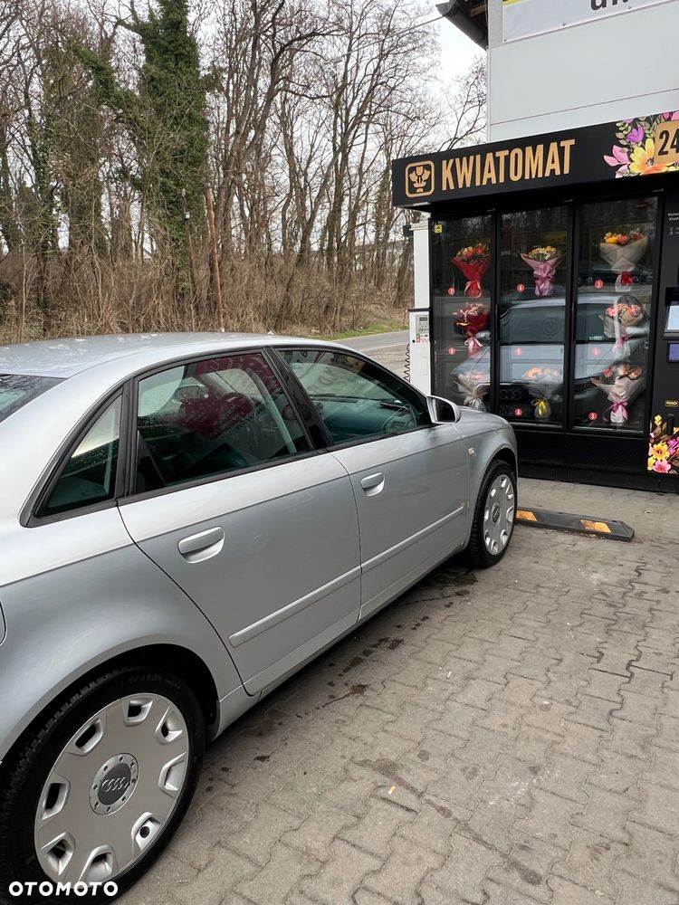 Audi A4 Limousine - 1