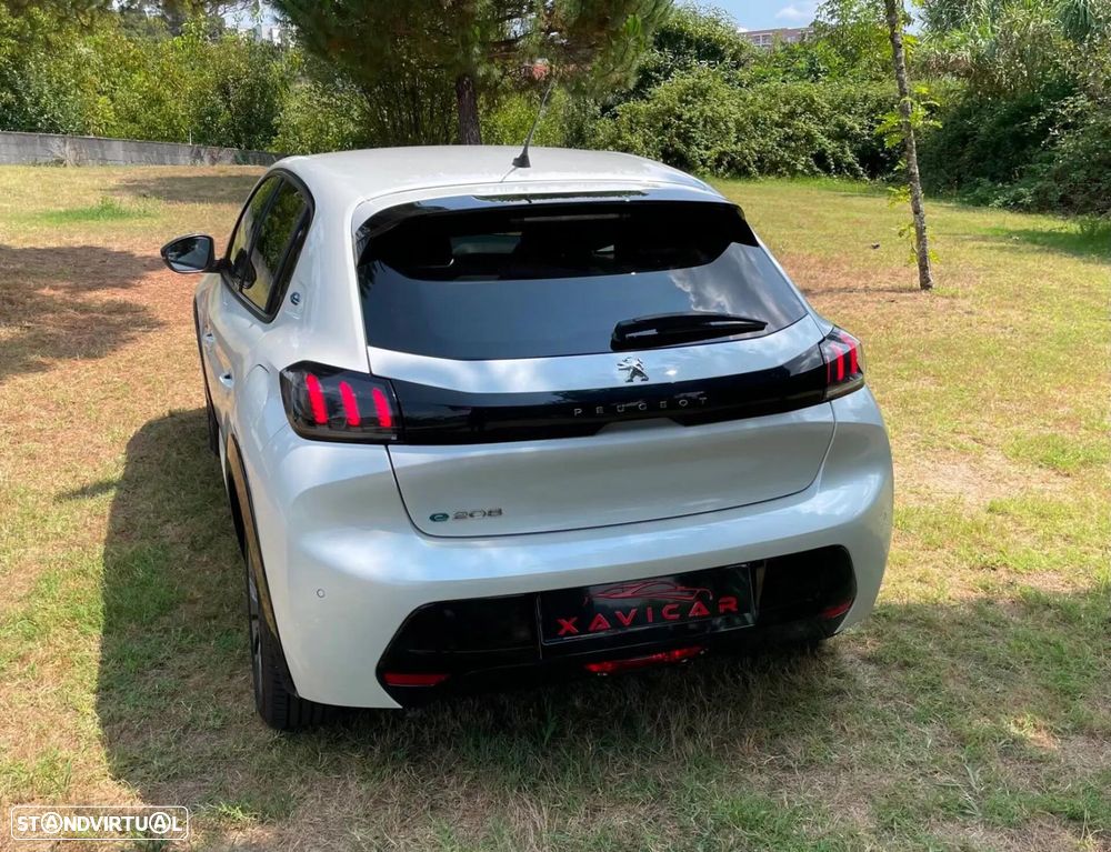 Peugeot e-208 50 kWh Allure Pack — fotografia 3