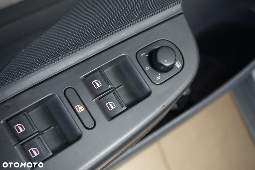 Volkswagen Golf 1.6 Tour - 25