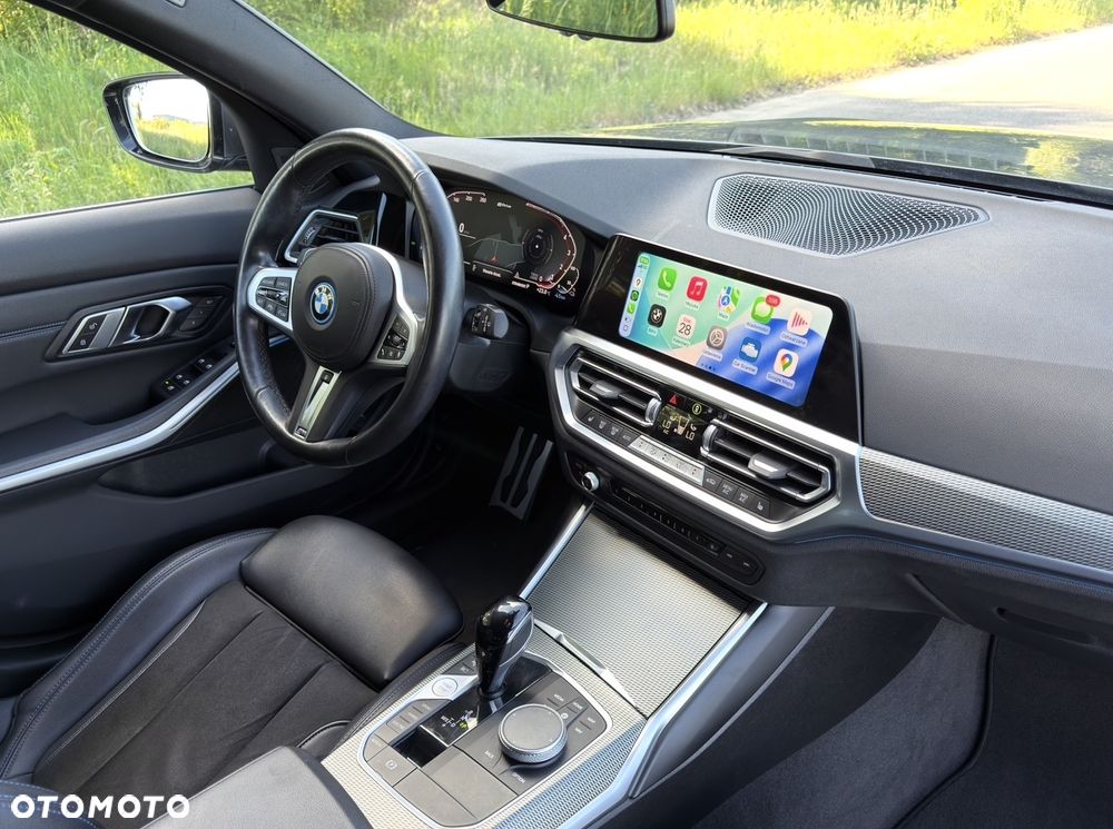BMW Seria 3 330e M Sport - 36