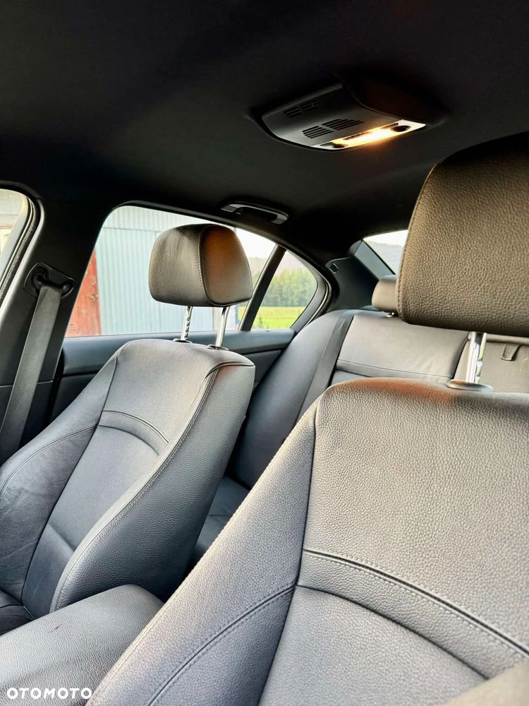 BMW Seria 3 318d - 5