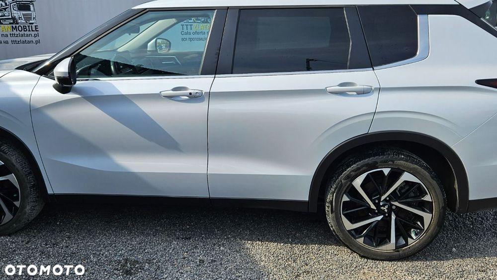 Mitsubishi Outlander - 22