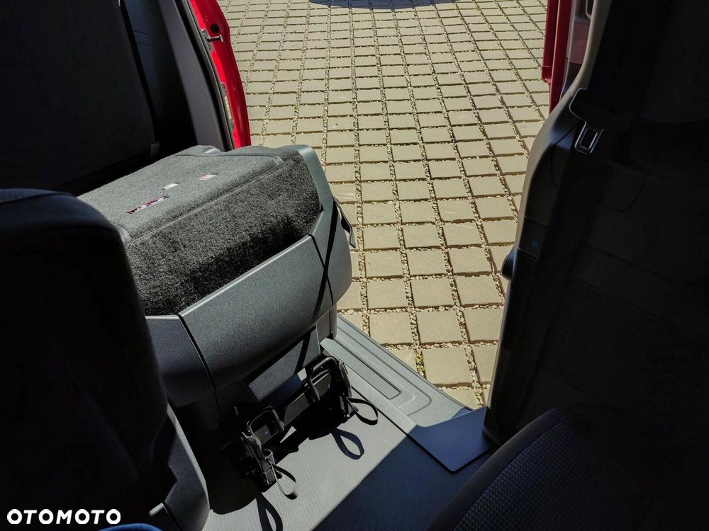 Volkswagen Caravelle 2,0 l TDI 150 KM / skrzynia biegów: 6-biegowa manualna rozstaw osi: 3500 mm - 23