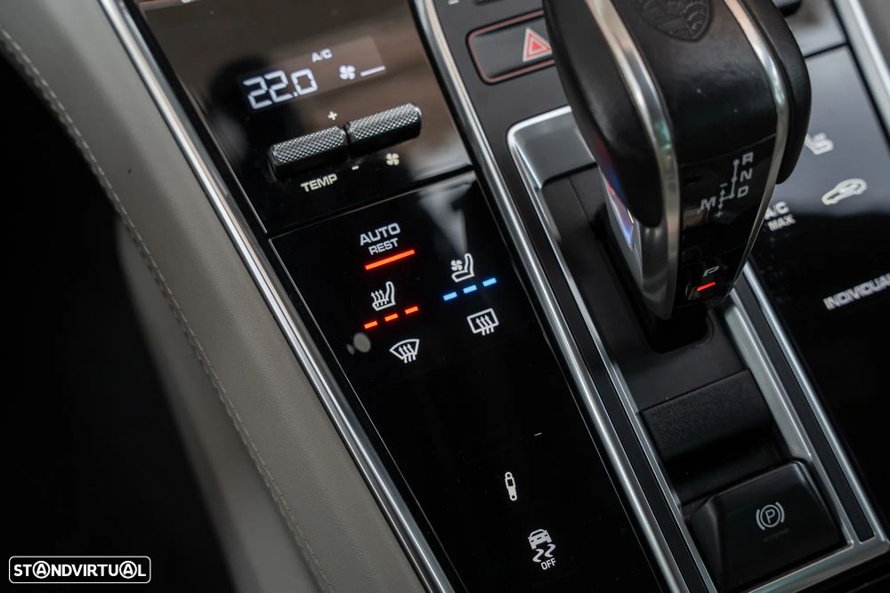 Porsche Panamera Sport Turismo Turbo S E-Hybrid - 17