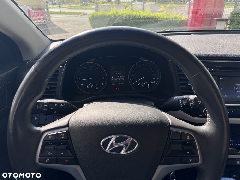 Hyundai Elantra 1.6 Comfort - 13