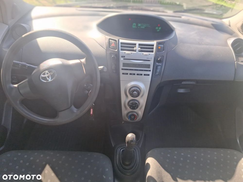 Toyota Yaris 1.3 VVT-i Luna - 11