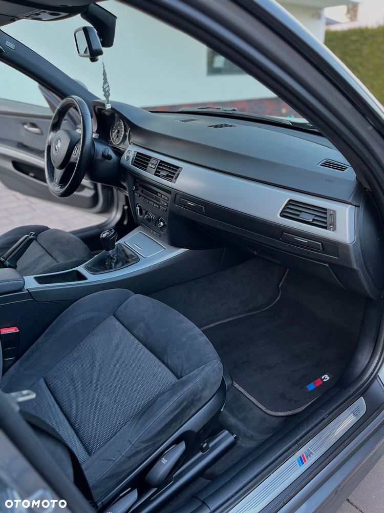 BMW Seria 3 320d xDrive - 31