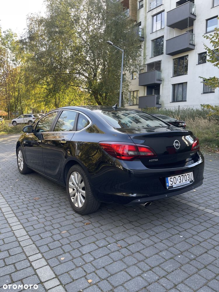 Opel Astra 2012 photo 4