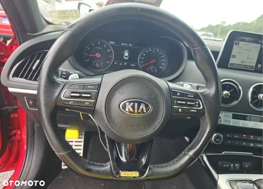 Kia Stinger - 8