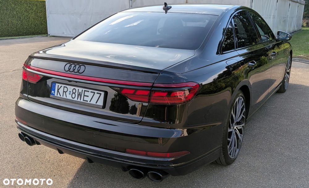 Audi S8 - 8