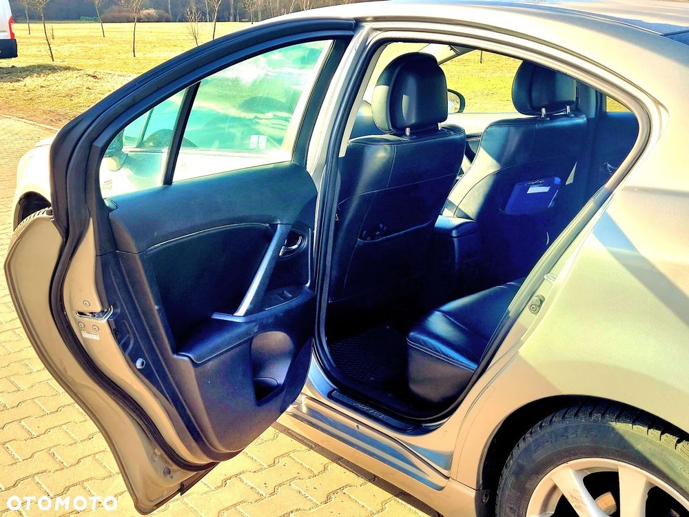 Toyota Avensis 2.0 Style MS - 8