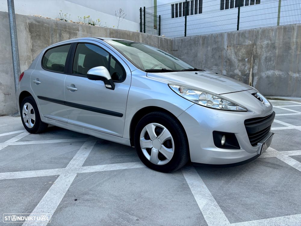 Peugeot 207 1.4 16V Trendy - 10