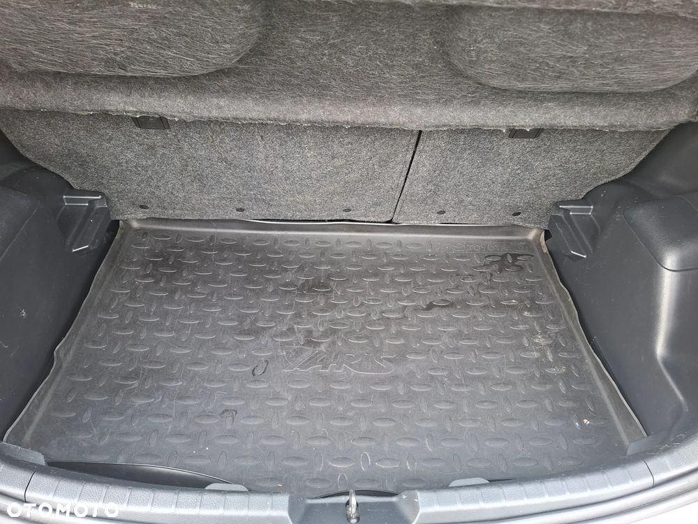 Toyota Yaris - 22