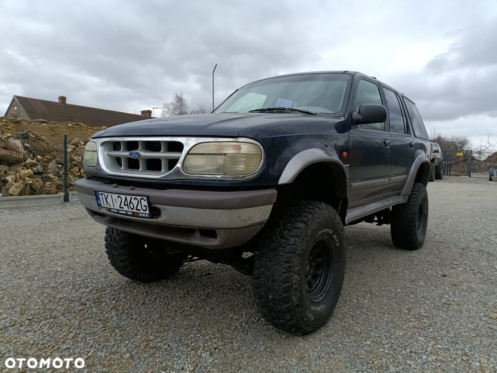 Ford Explorer - 28