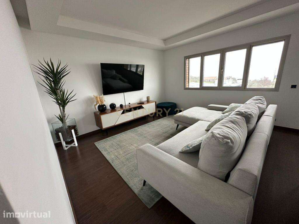 Apartamento T2 no Jardim da Amoreira, Ramada – Conforto, Tranquilidade - Grande imagem: 4/25