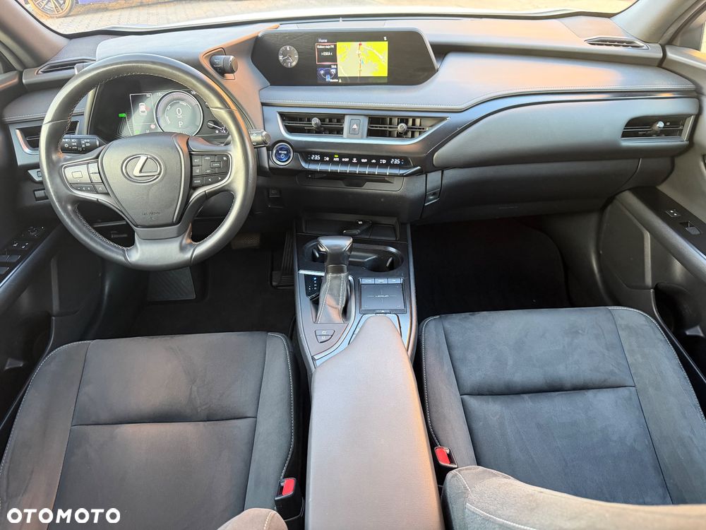 Lexus UX 250h - 15