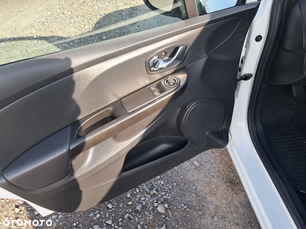 Renault Clio - 10