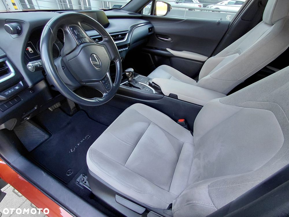 Lexus UX - 15