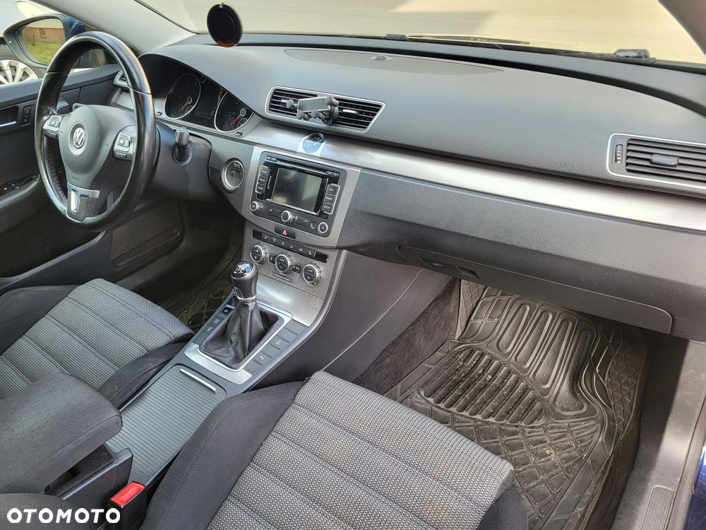 Volkswagen Passat 2.0 TDI Highline - 26