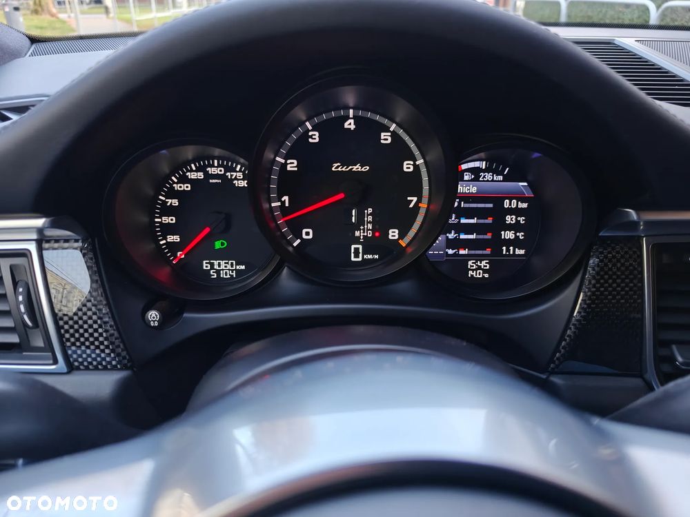 Porsche Macan Turbo - 23
