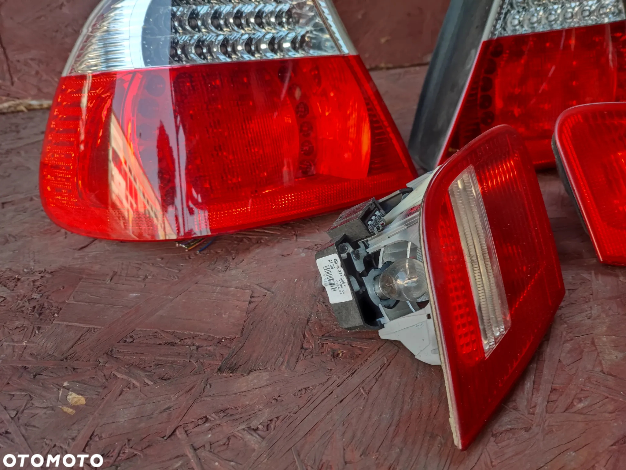 BMW E46 COUPE ORYGINALNE LAMPY TYŁ LED / DIODOWE POLIFT + KOSTKI + WKŁADY O NR. 63 21 6 920 699 / 63 21 6 920 700 OEM M-PAKIET ( BIAŁY KIERUNEK ) W BARDZO DOBRYM STANIE - 10