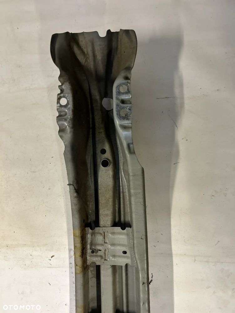 Volvo v40 II 2012-2018 belka tylna zderzaka wzmocnienie kolor 498 - 6