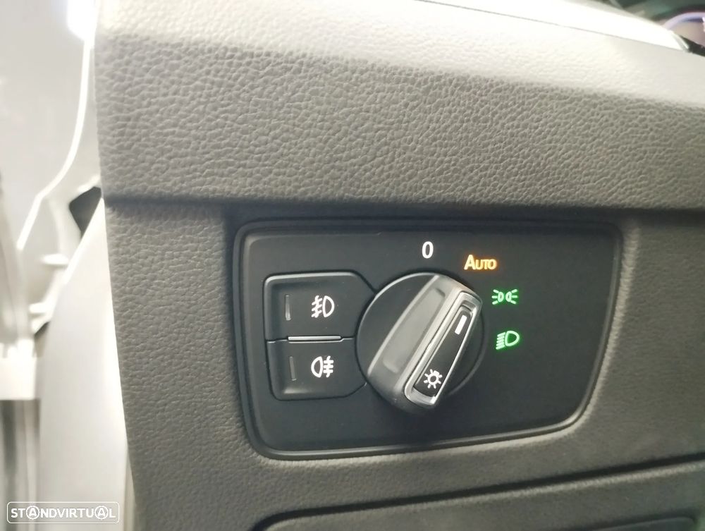 VW Passat Variant 2.0 TDI Business DSG - 19