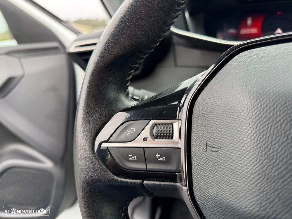 Peugeot 2008 1.2 PureTech Allure - 18
