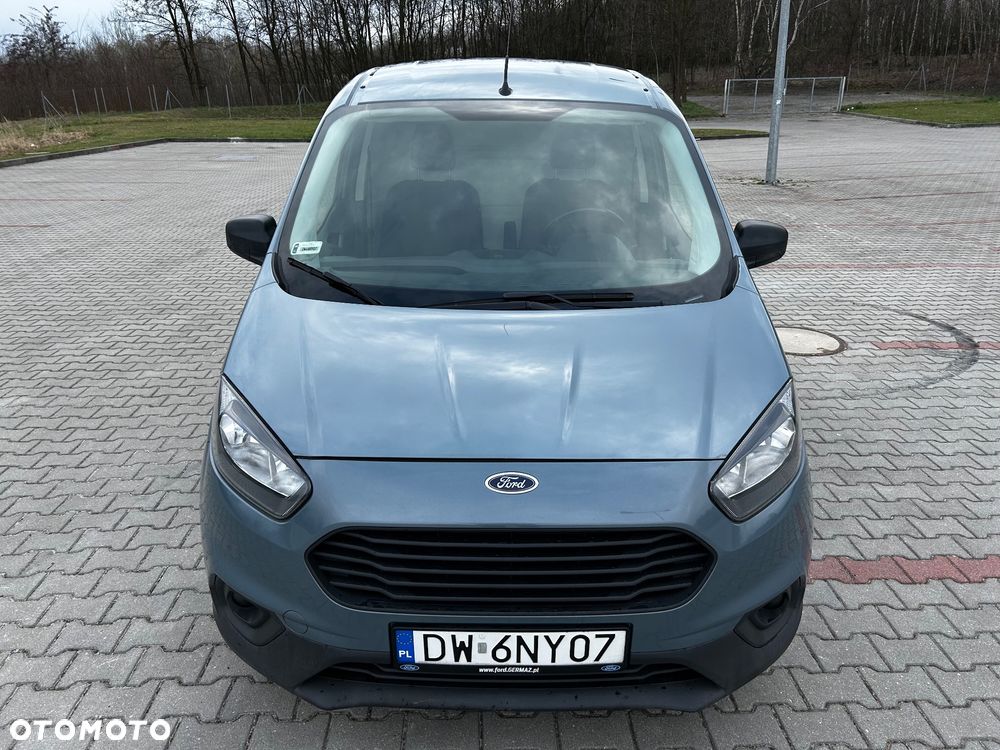 Ford Transit Courier - 11