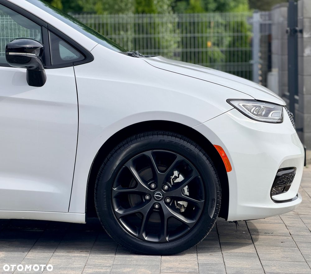 Chrysler Pacifica - 15