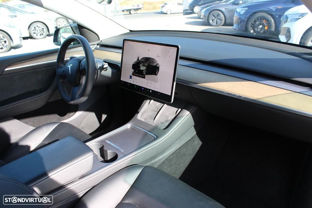 Tesla Model Y Standard - 21