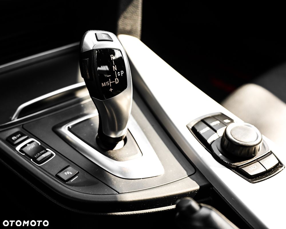 BMW Seria 3 320i xDrive Edition Luxury Line Purity - 14