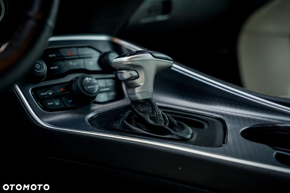 Dodge Challenger 3.6 SXT Plus - 23