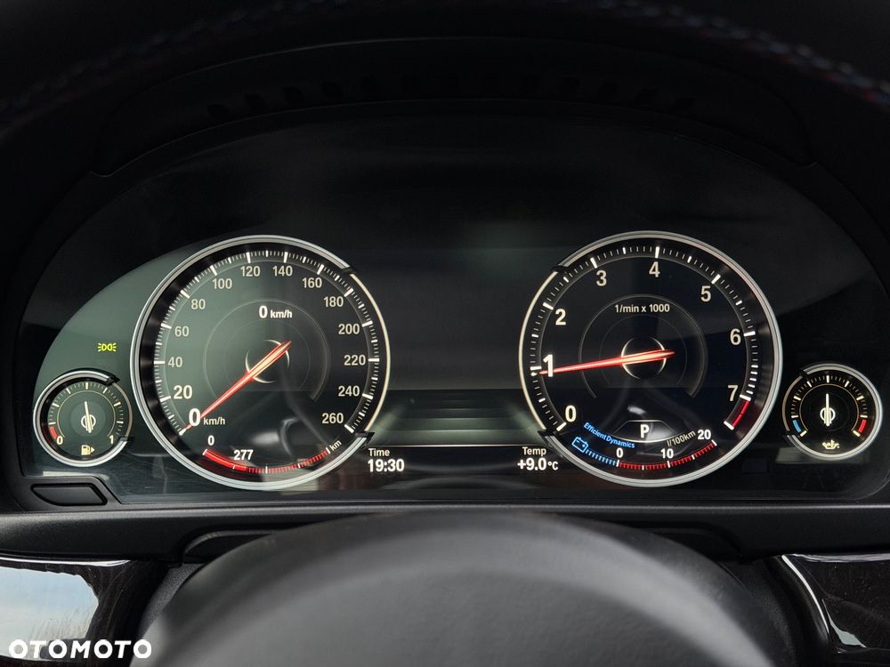 BMW Seria 5 528i xDrive - 25